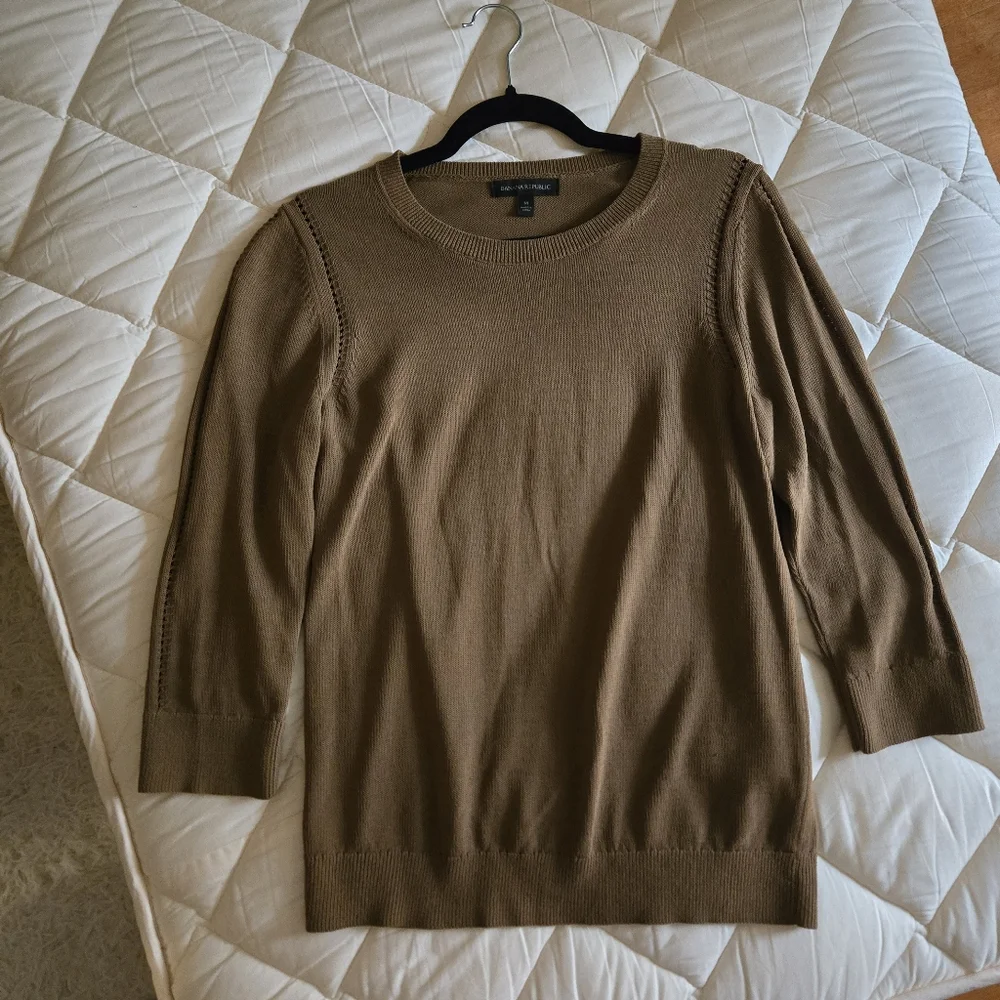 Banana Republic Camel Crew Neck Sweater